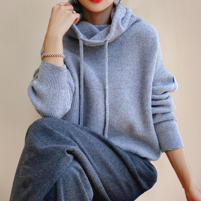 Lia - Sophisticated high-neck sweater for a chic look